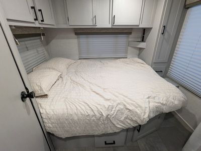2025 Coachmen Leprechaun 260QB - Ford — photo 17 view