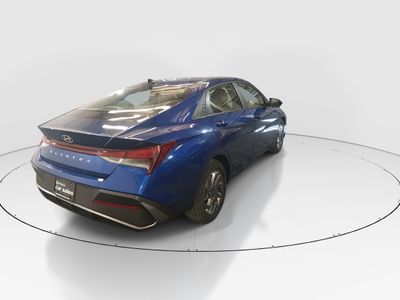 2024 Hyundai Elantra — photo 7 view