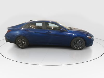 2024 Hyundai Elantra — photo 8 view