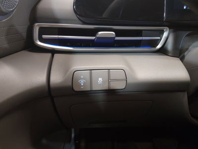 2024 Hyundai Elantra — photo 13 view
