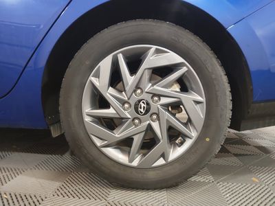 2024 Hyundai Elantra — photo 10 view