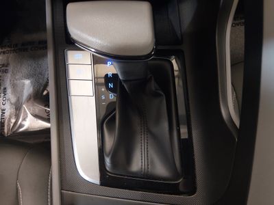 2024 Hyundai Elantra — photo 19 view