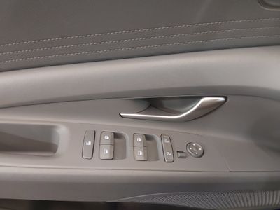 2024 Hyundai Elantra — photo 18 view