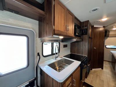2025 Winnebago MINNIE WINNIE — photo 7 view