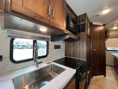 2025 Winnebago MINNIE WINNIE — photo 8 view
