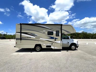 2025 Winnebago MINNIE WINNIE — photo 24 view
