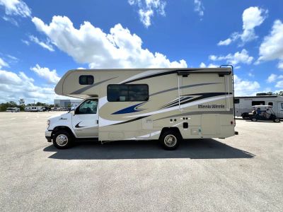 2025 Winnebago MINNIE WINNIE — photo 25 view