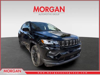 2026 Jeep Compass Latitude Altitude in Diamond Black Crystal Pearlcoat — front three-quarter view