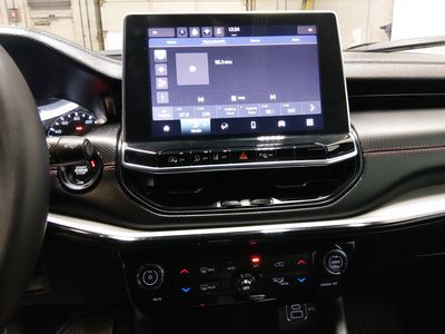 2025 Jeep Compass — photo 18 view
