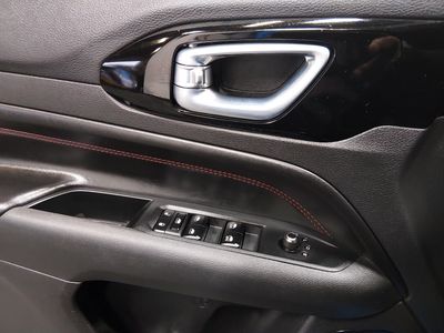 2025 Jeep Compass — photo 19 view