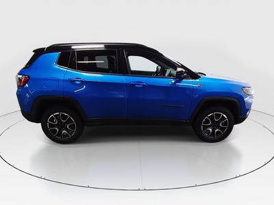2025 Jeep Compass — photo 8 view