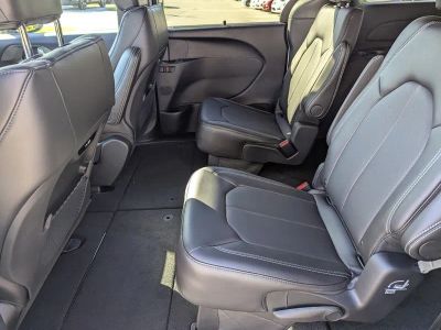 2026 Chrysler Pacifica — photo 9 view