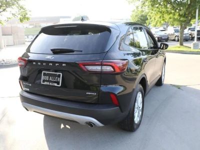 2025 Ford Escape — detail view