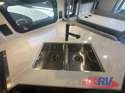 2025 Winnebago Vista - Photo 16
