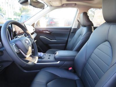 2026 Toyota Highlander Hybrid - Photo 15