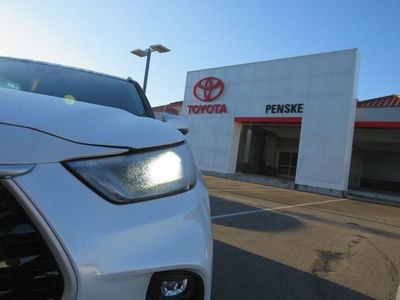 2026 Toyota Highlander Hybrid - Photo 4