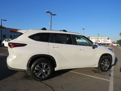 2026 Toyota Highlander Hybrid - Photo 13