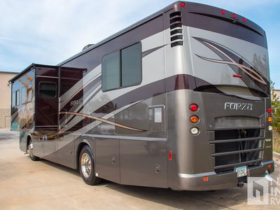 2017 Winnebago Forza — photo 7 view