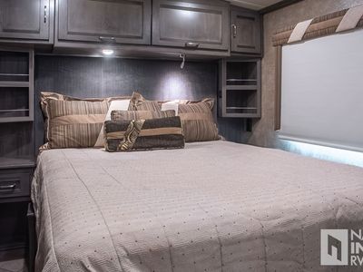 2017 Winnebago Forza — photo 16 view