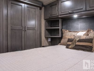 2017 Winnebago Forza — photo 17 view