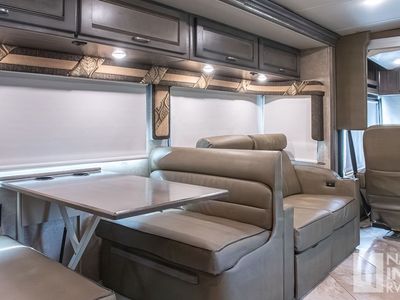 2017 Winnebago Forza — photo 20 view