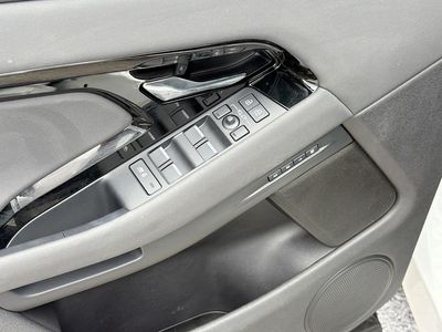 2025 Land Rover Range Rover Evoque - Photo 22