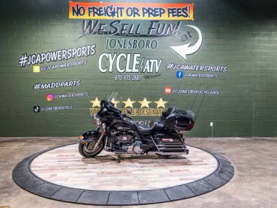 2009 Harley-Davidson® FLHTC - Electra Glide® Classic — front three-quarter view