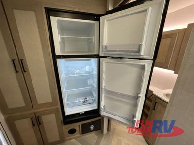 2025 Ember RV E-Series - Photo 18