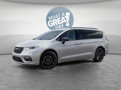 2026 Chrysler Pacifica — rear three-quarter view