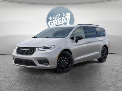 2026 Chrysler Pacifica — side profile view