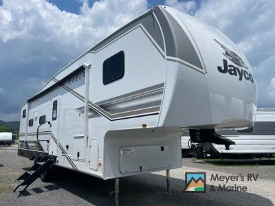 2027 Jayco Eagle SLE 28BHU — front three-quarter view