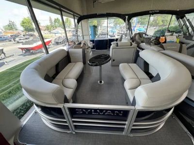 2026 Sylvan MIRAGE 8520 PARTY FISH — front three-quarter view
