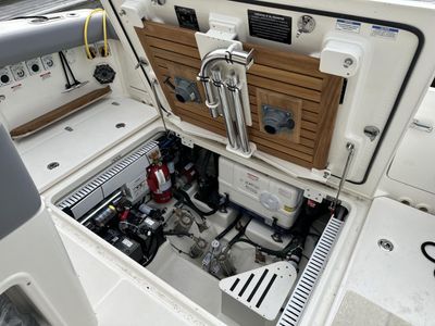 2025 Boston Whaler 380 Realm - Photo 14