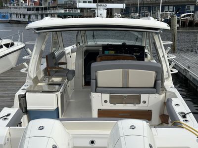 2025 Boston Whaler 380 Realm - Photo 8