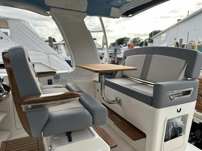 2025 Boston Whaler 380 Realm - Photo 15