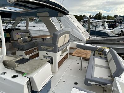 2025 Boston Whaler 380 Realm - Photo 10