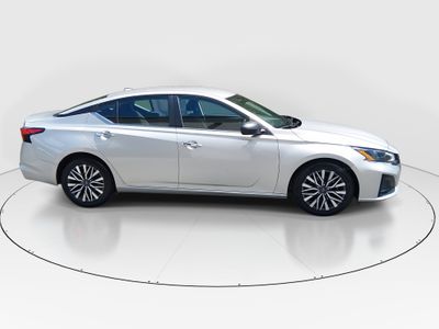 2024 Nissan Altima — photo 8 view