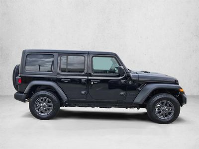 2025 Jeep Wrangler - Photo 2