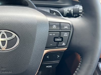 2025 Toyota Crown Signia — photo 28 view