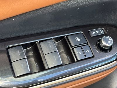 2025 Toyota Crown Signia — photo 13 view