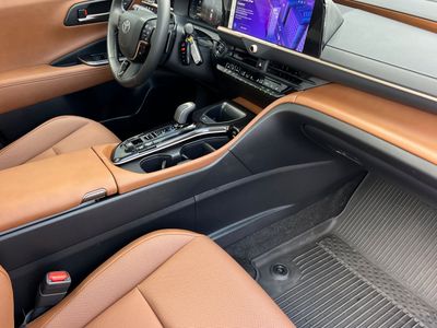 2025 Toyota Crown Signia — photo 17 view