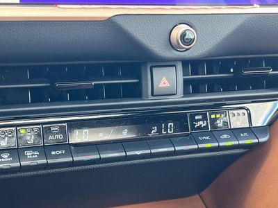 2025 Toyota Crown Signia — photo 23 view