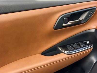 2025 Toyota Crown Signia — photo 12 view