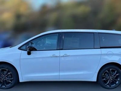 2026 Chrysler Pacifica — rear three-quarter view