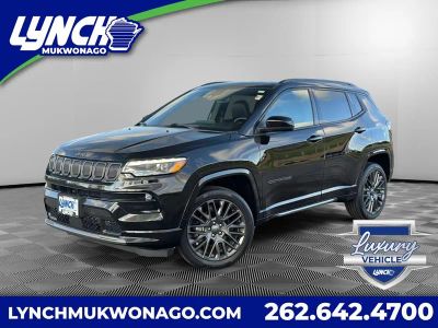 2022 Jeep Compass High Altitude in Diamond Black Crystal Pearlcoat — front three-quarter view