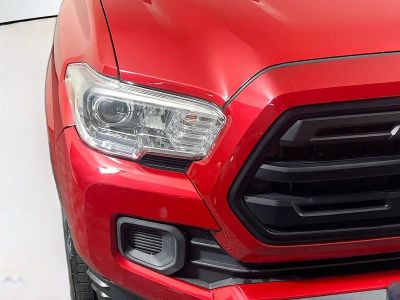 2018 Toyota Tacoma — photo 9 view