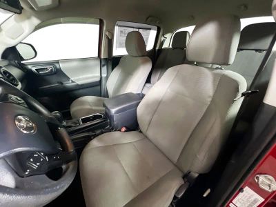 2018 Toyota Tacoma — photo 12 view
