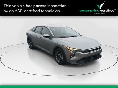 2025 Kia K4 LXS FWD — front three-quarter view