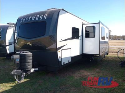 2025 Forest River RV Rockwood Ultra Lite - Photo 4