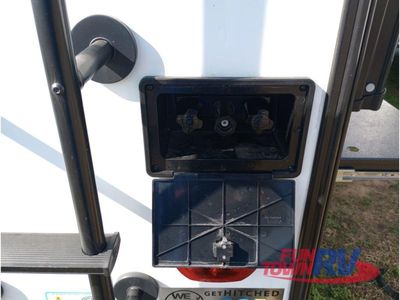 2025 Forest River RV Rockwood Ultra Lite - Photo 9